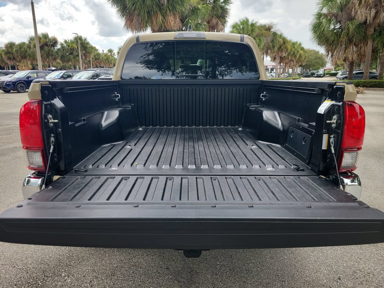 Used 2020 Toyota Tacoma SR5 RWD image 8