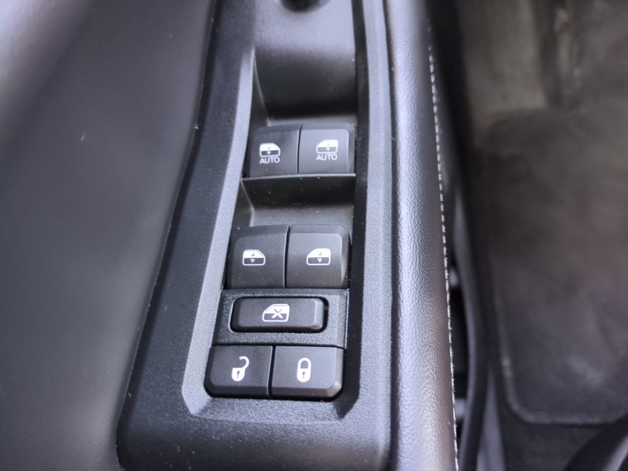 Used 2025 Jeep Grand Cherokee Limited w/ Luxury Tech Group II AWD/4WD image 22