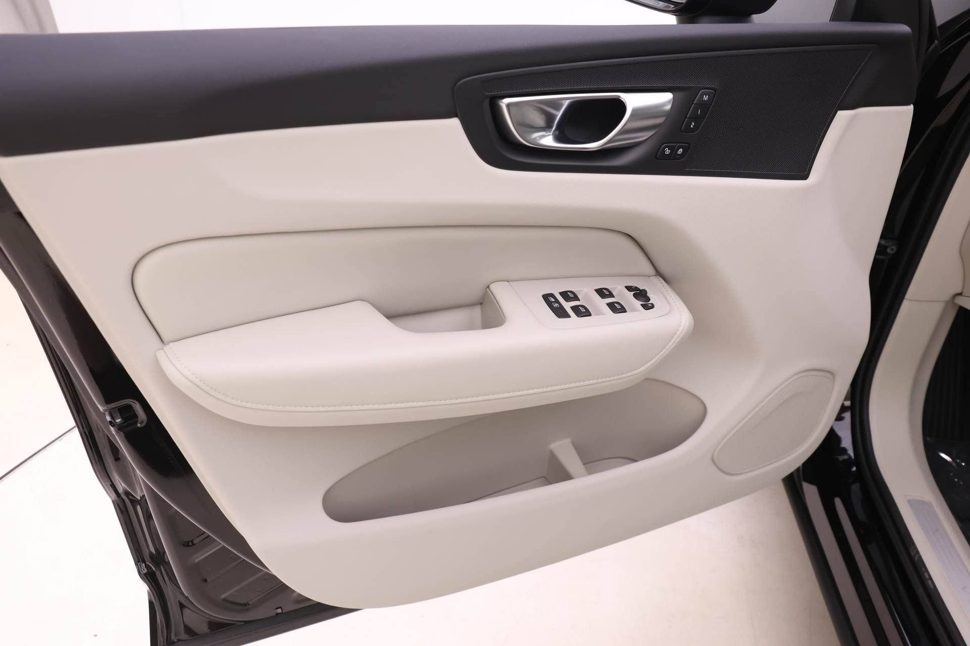 New 2025 Volvo XC60 T8 Plus w/ Protection Package Premier image 10