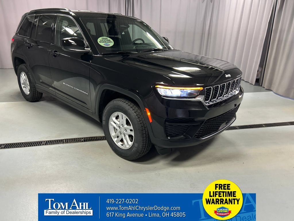 Used 2025 Jeep Grand Cherokee Laredo w/ Luxury Tech Group I AWD/4WD image 1