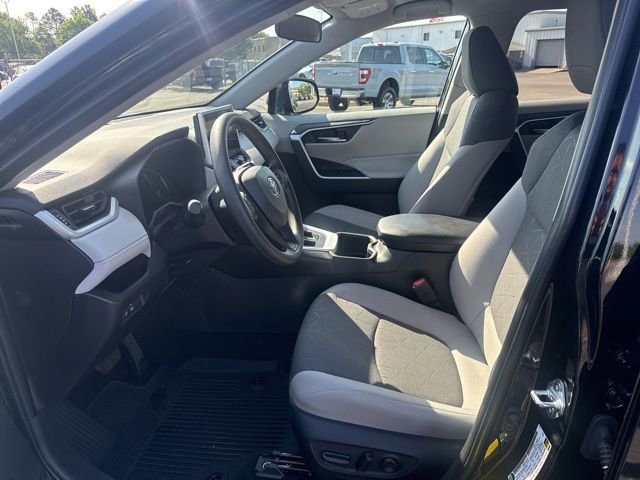 Used 2025 Toyota RAV4 XLE image 22