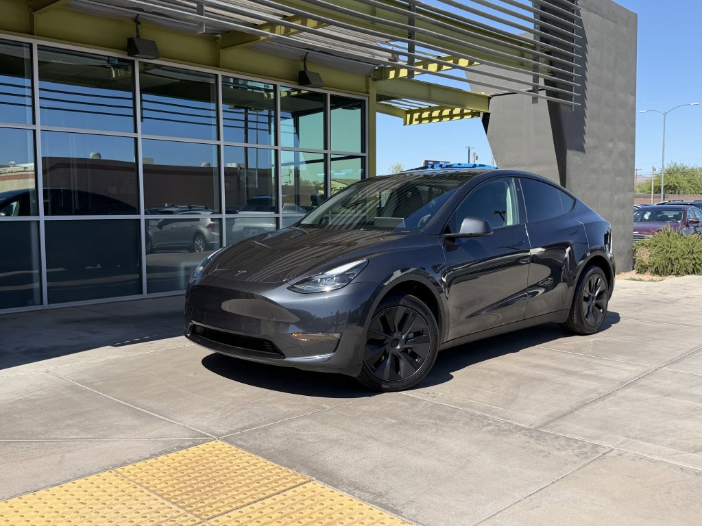 Used 2024 Tesla Model Y Long Range image 1