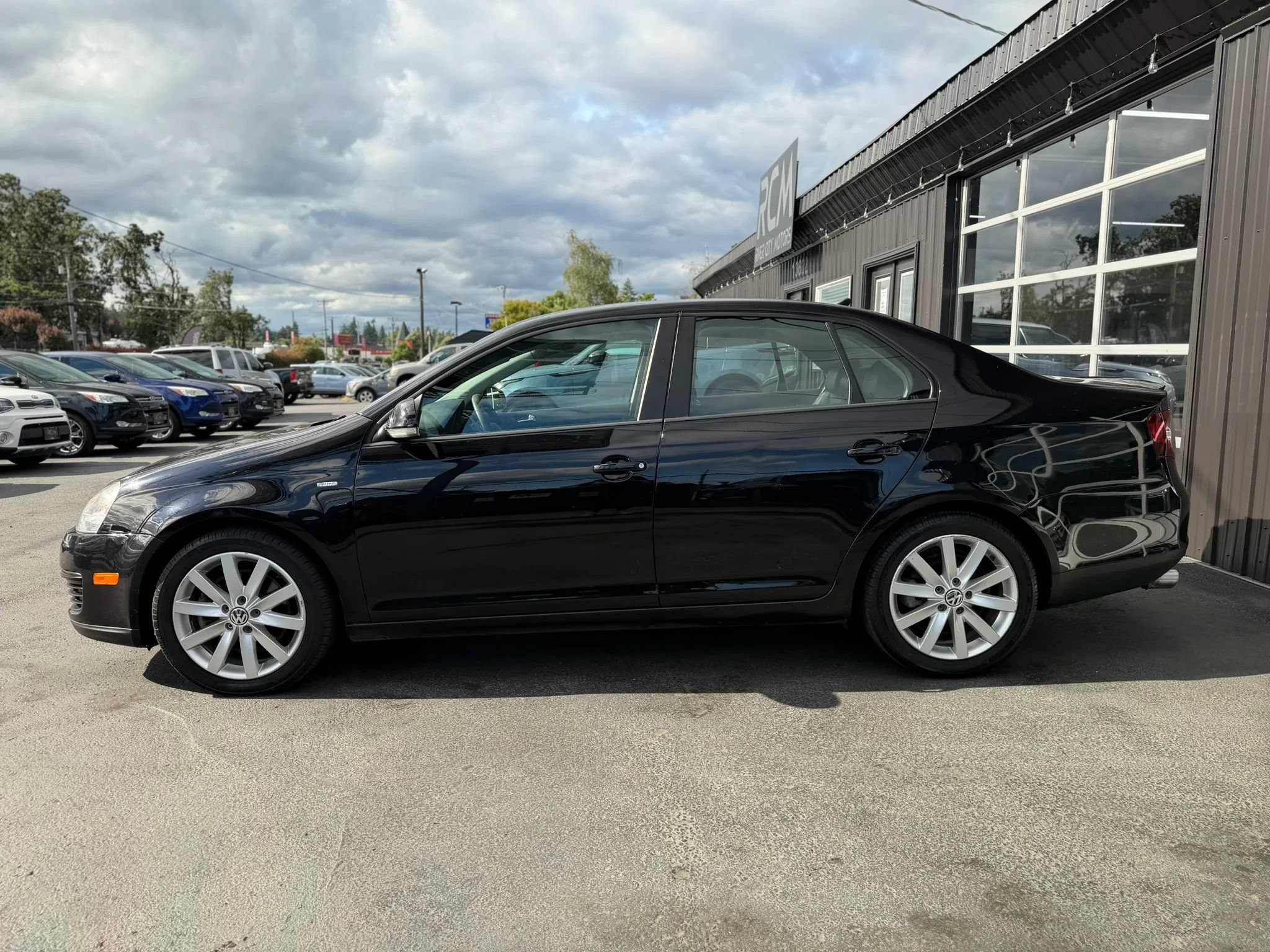 Used 2010 Volkswagen Jetta Wolfsburg Edition FWD image 4