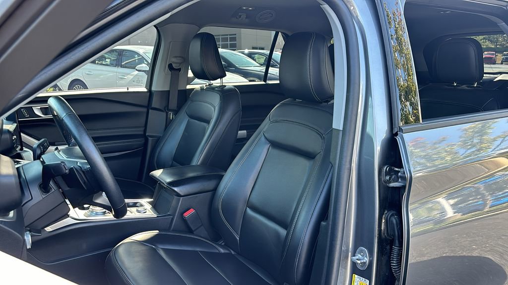 Used 2021 Ford Explorer XLT w/ Equipment Group 202A image 10