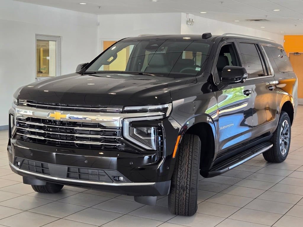 New 2026 Chevrolet Suburban LT w/ Comfort Package AWD/4WD image 4