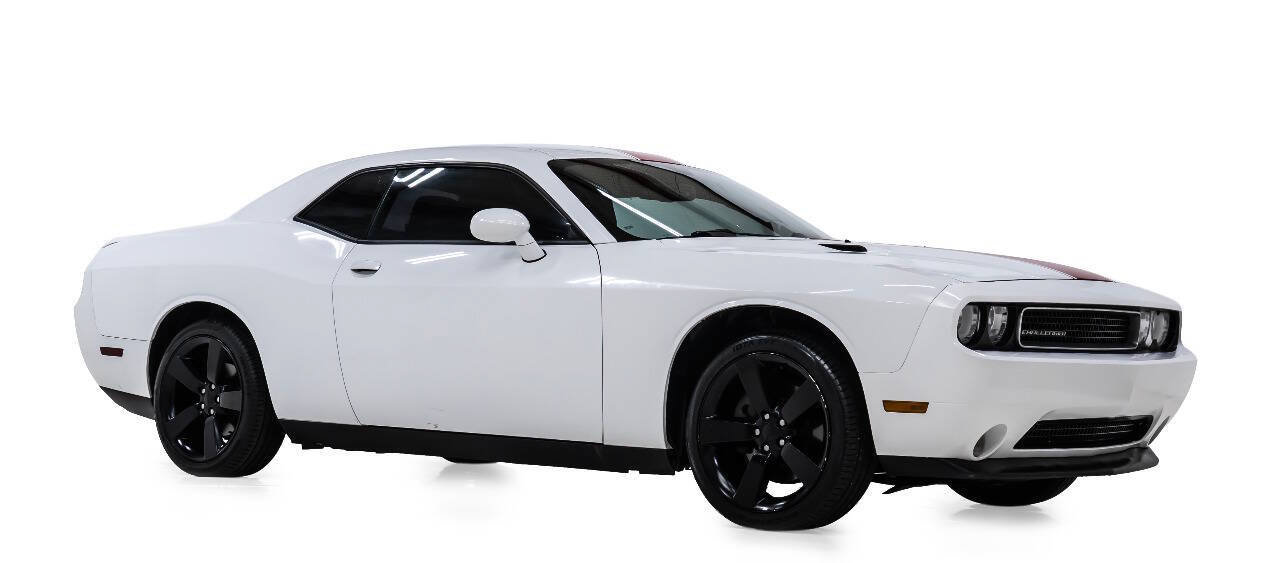 Used 2012 Dodge Challenger SXT RWD image 1