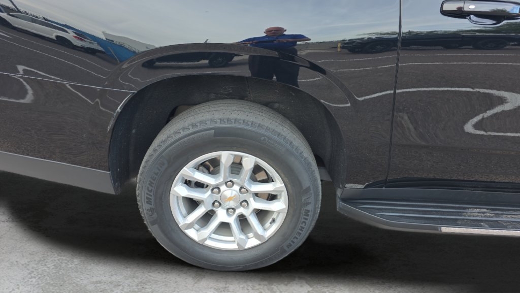 Used 2025 Chevrolet Suburban LT RWD image 26