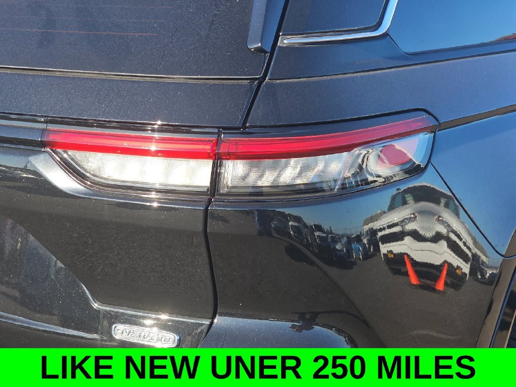 Used 2023 Jeep Grand Cherokee Overland w/ Luxury Tech Group IV AWD/4WD image 41