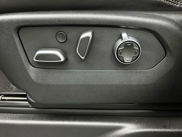 Used 2024 GMC Yukon XL Denali Ultimate image 13