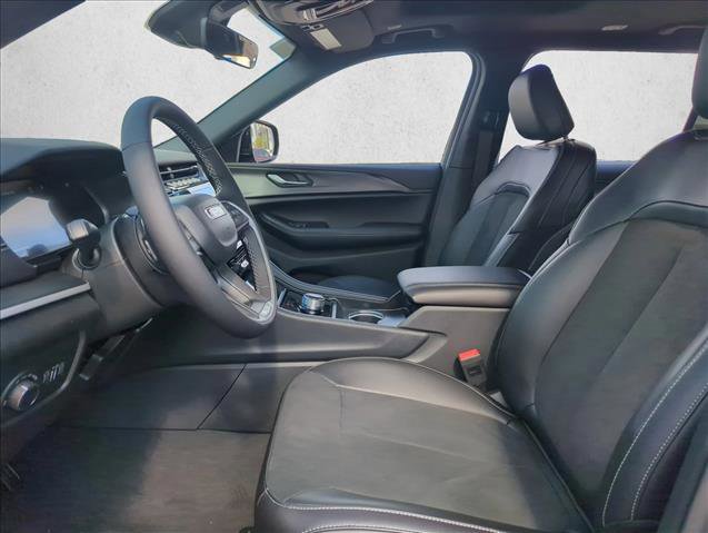 New 2025 Jeep Grand Cherokee Altitude image 3