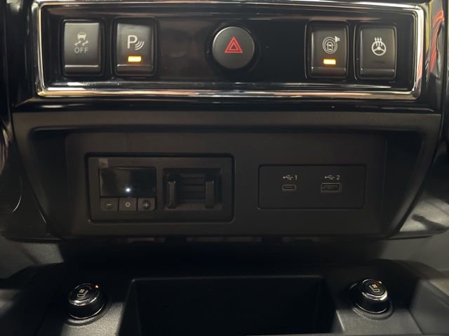 Used 2023 Nissan Titan Platinum Reserve w/ Moonroof Package image 15