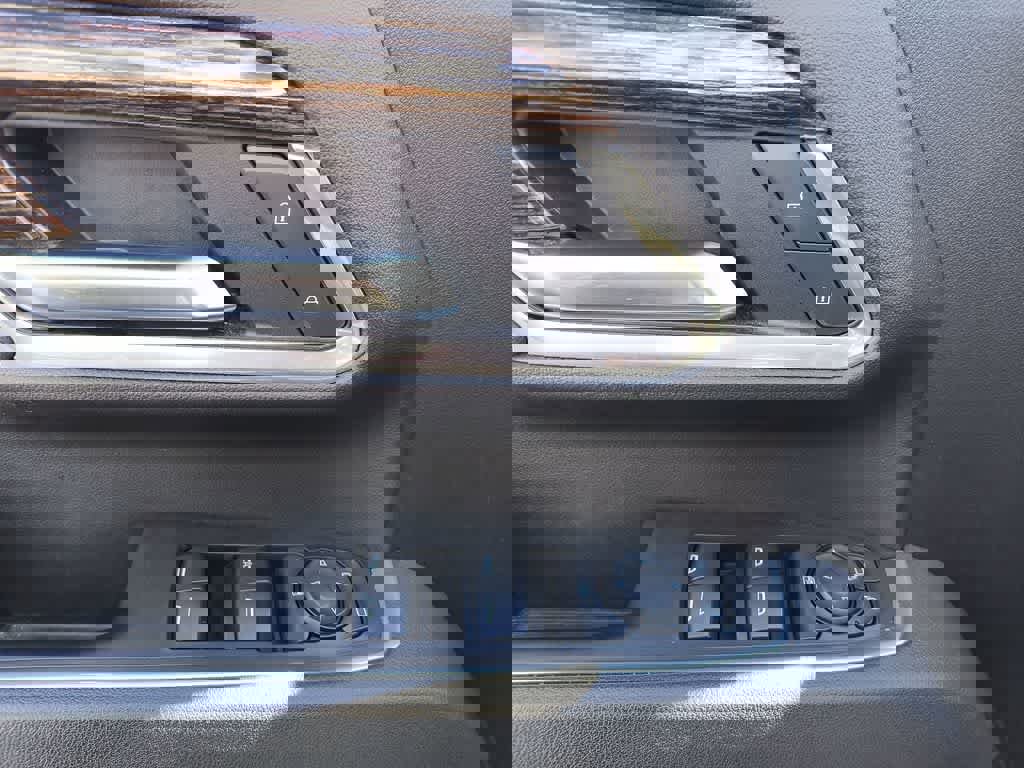 Used 2025 GMC Sierra 3500 SLE w/ SLE Value Package image 13