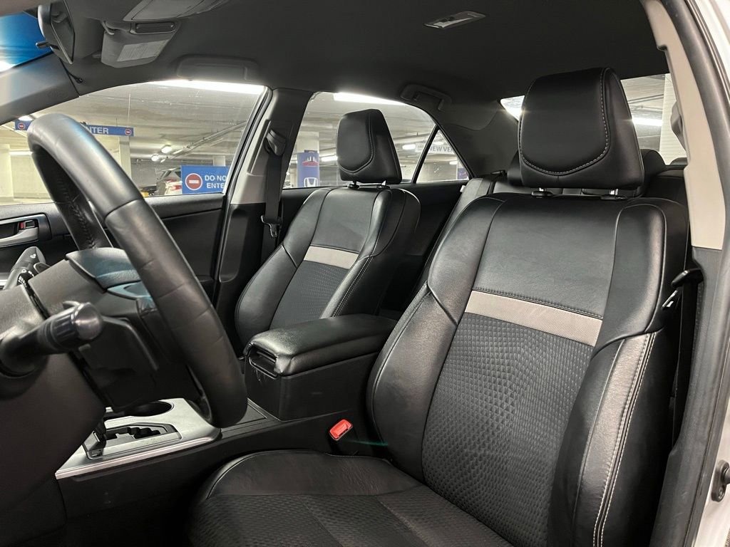 Used 2014 Toyota Camry SE image 11