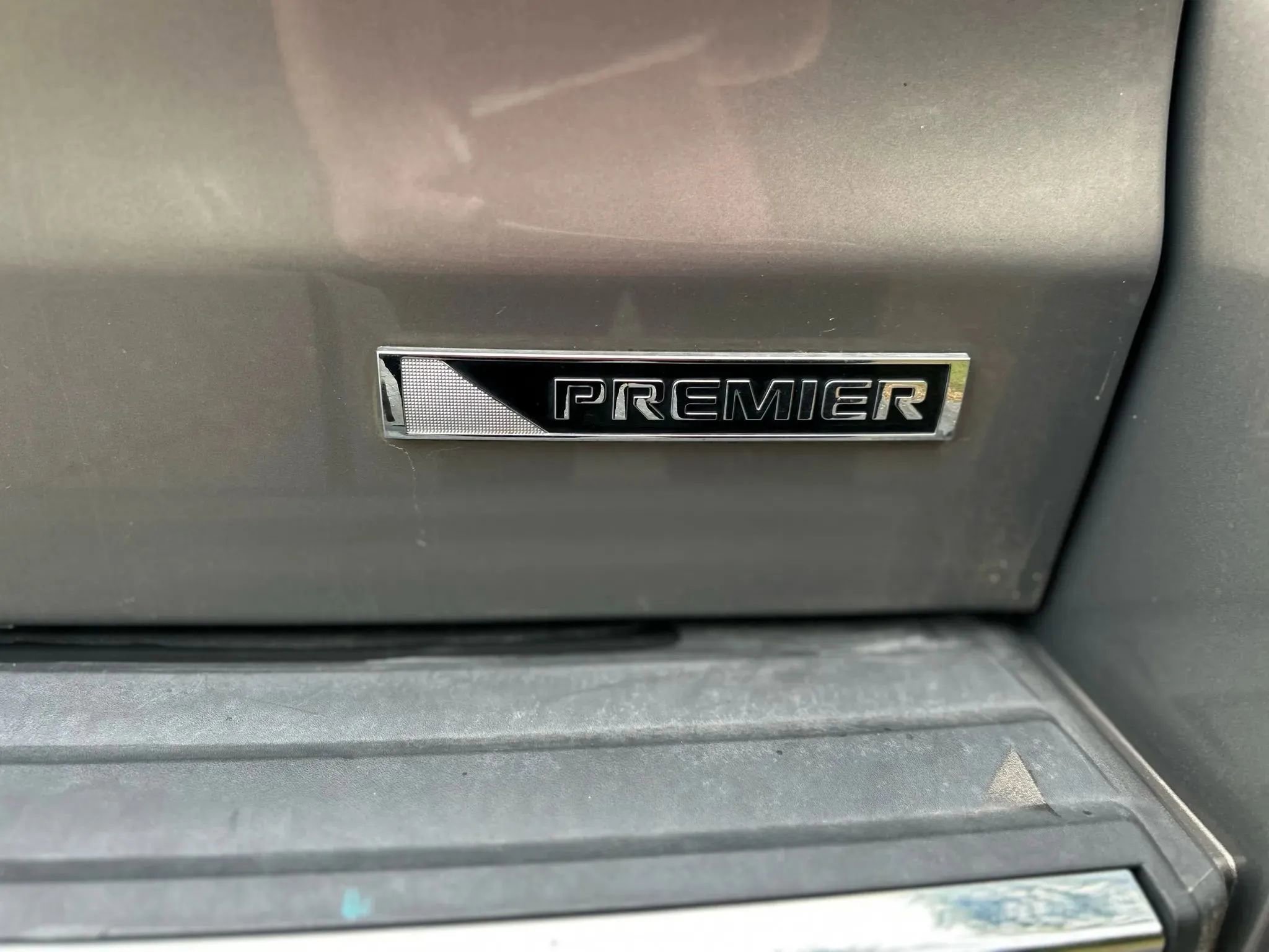 Used 2018 Chevrolet Suburban Premier image 10