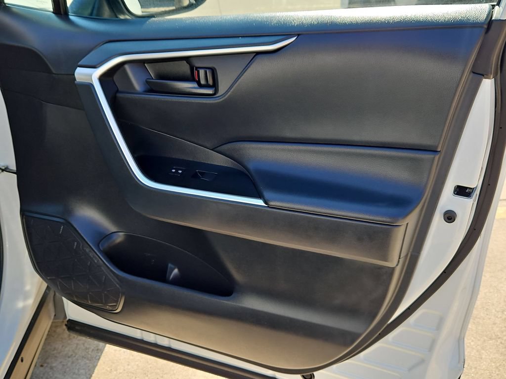 Used 2025 Toyota RAV4 LE FWD image 33