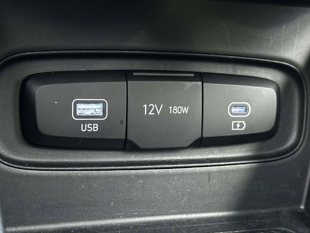 Used 2025 Hyundai Venue SEL FWD image 34
