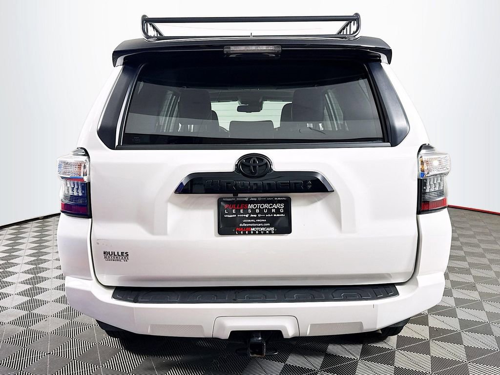 Used 2021 Toyota 4Runner Venture w/ Moonroof Package AWD/4WD image 6