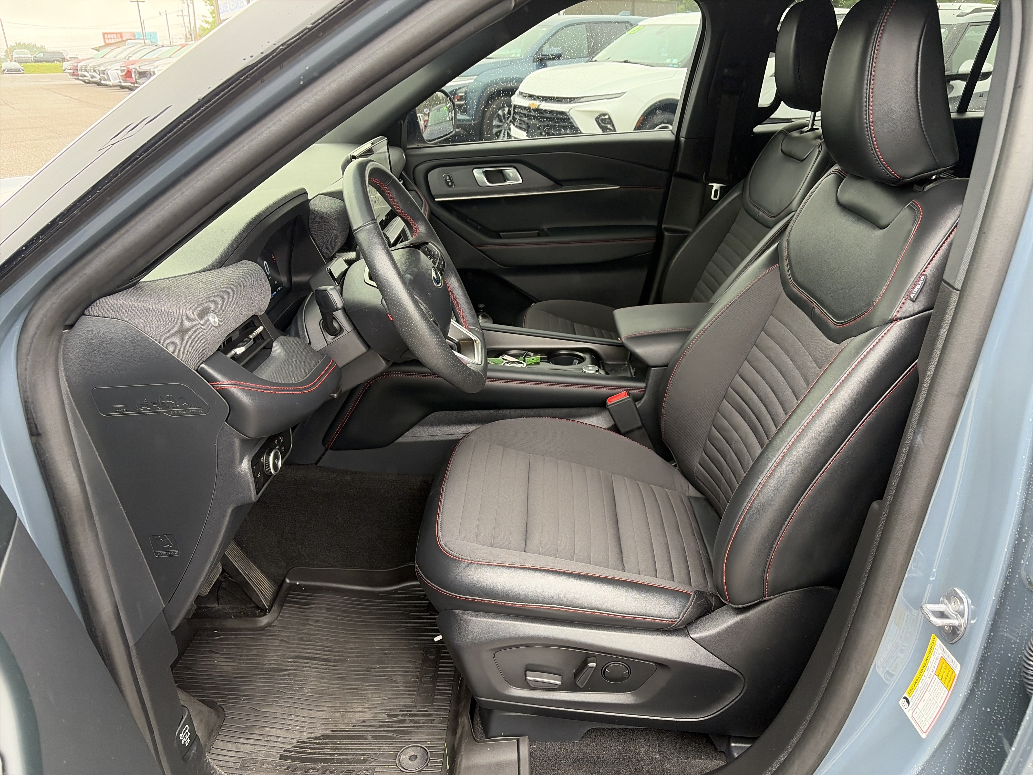 Used 2025 Ford Explorer ST-Line AWD/4WD image 11