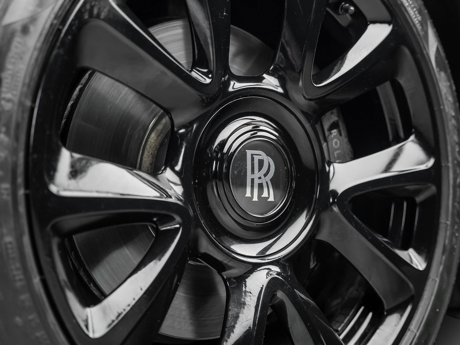 Used 2016 Rolls-Royce Dawn RWD image 24