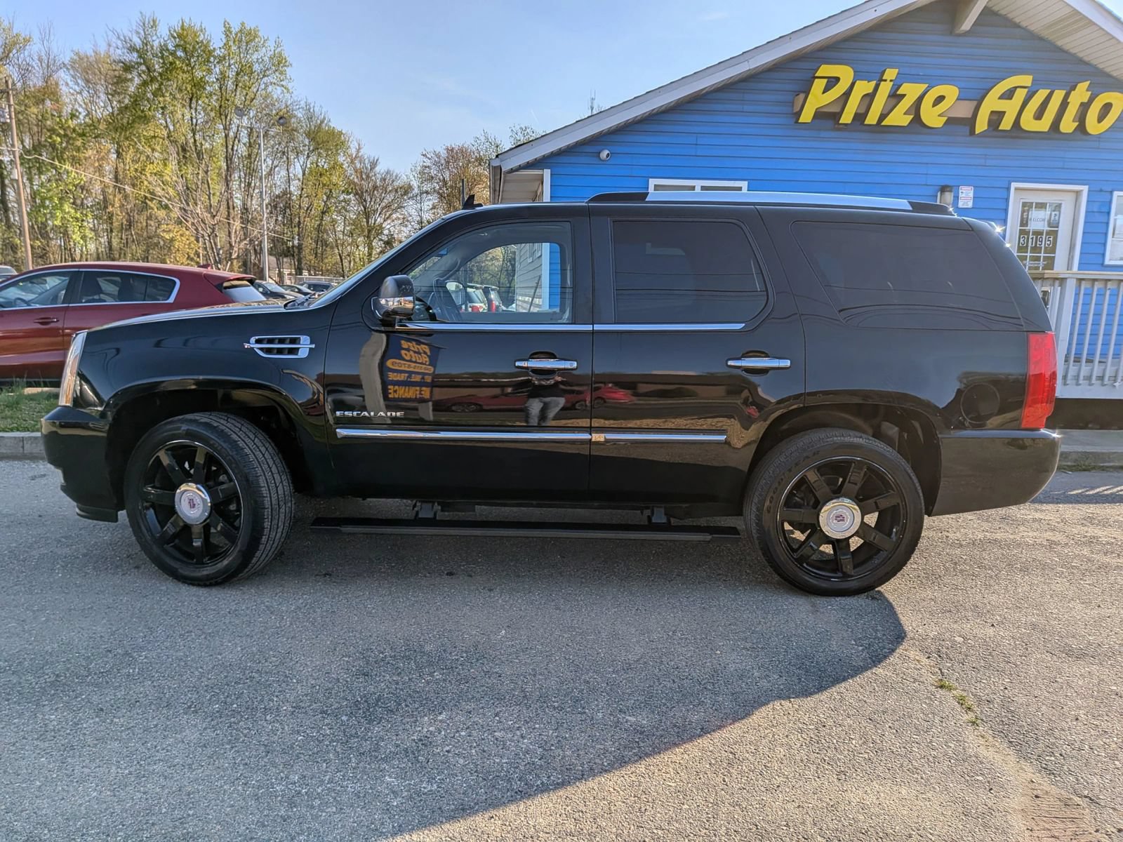 Used 2011 Cadillac Escalade Premium AWD/4WD image 3