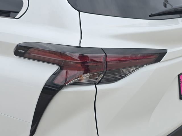 Used 2025 Toyota Sienna XLE image 36