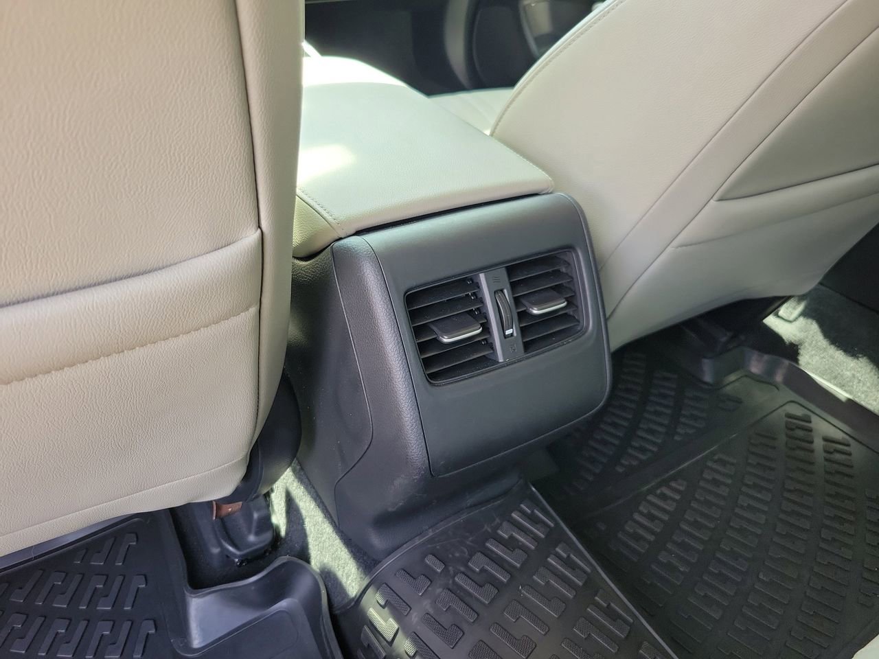 Used 2018 Honda Accord Touring image 11