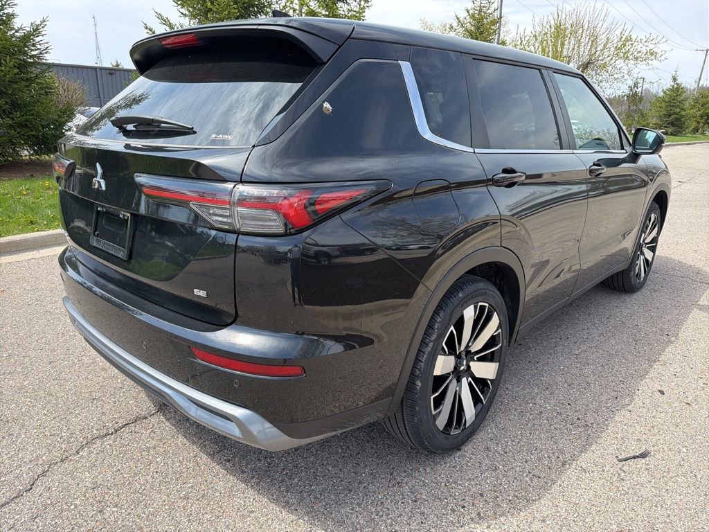 Used 2025 Mitsubishi Outlander SE image 5