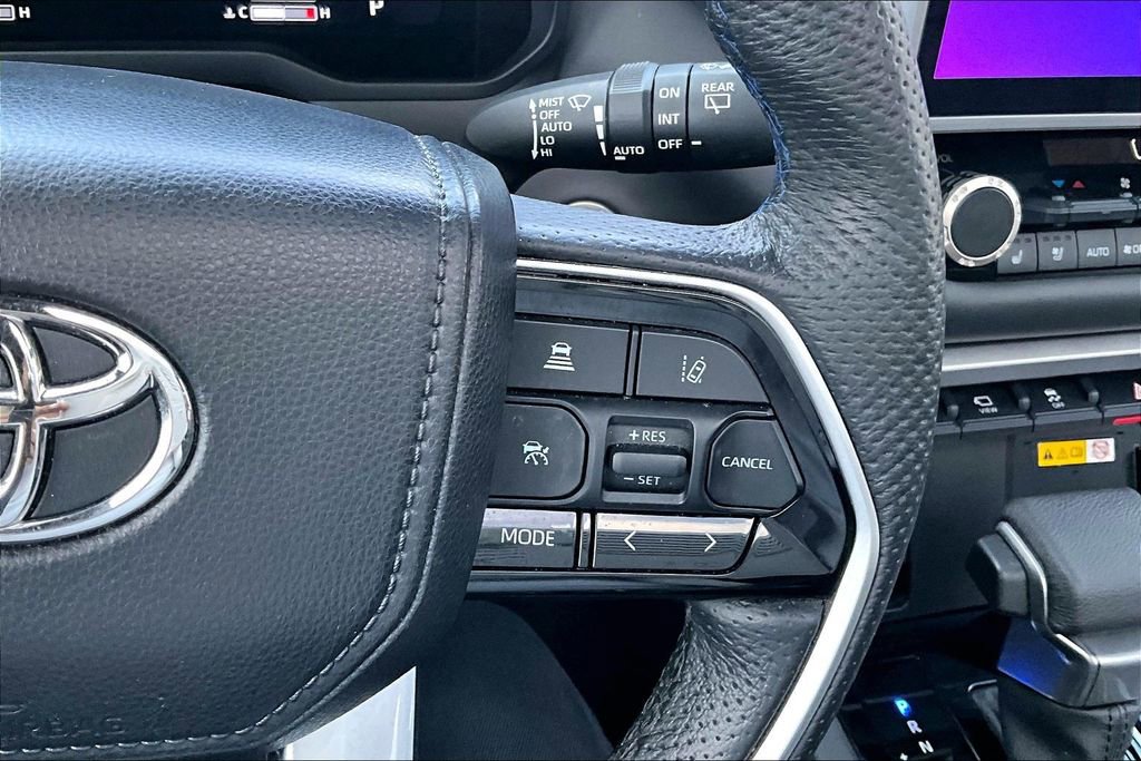 Used 2023 Toyota Sequoia Platinum image 12