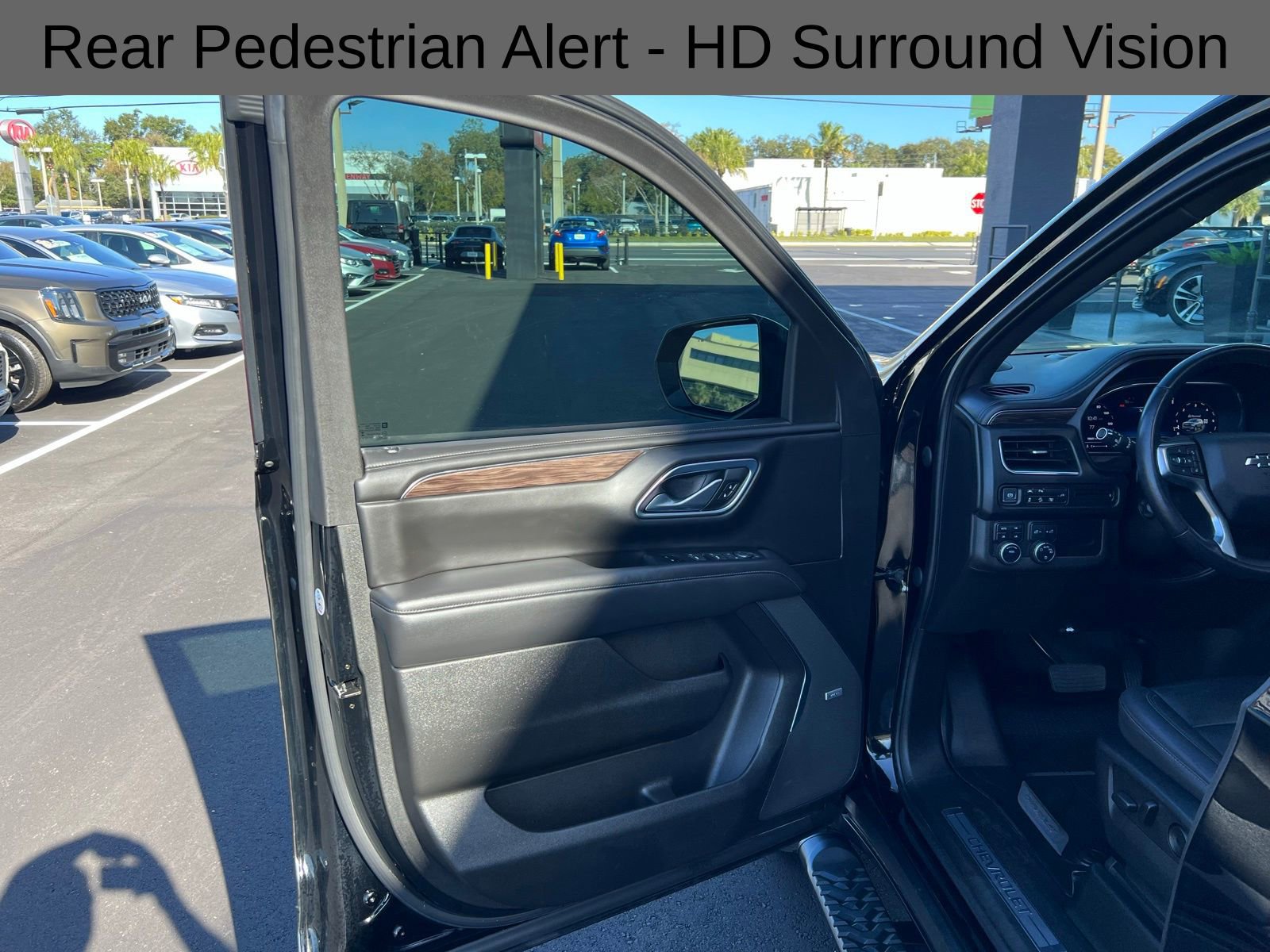 Used 2022 Chevrolet Tahoe Z71 w/ Luxury Package image 32