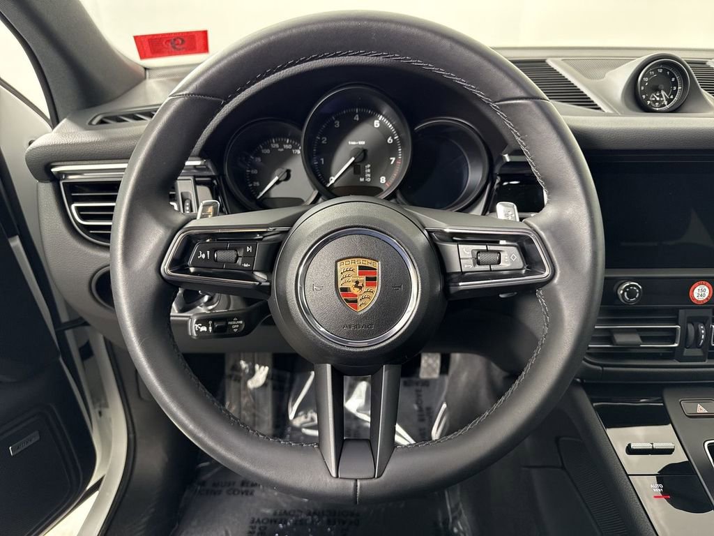 Certified 2025 Porsche Macan image 36