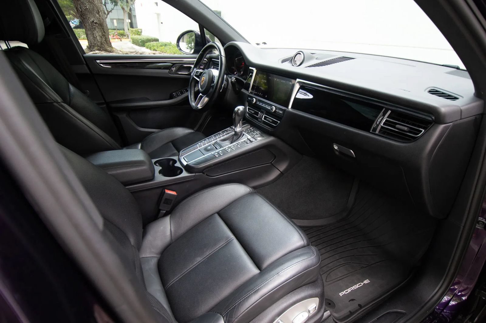 Used 2021 Porsche Macan w/ Premium Package Plus AWD/4WD image 40