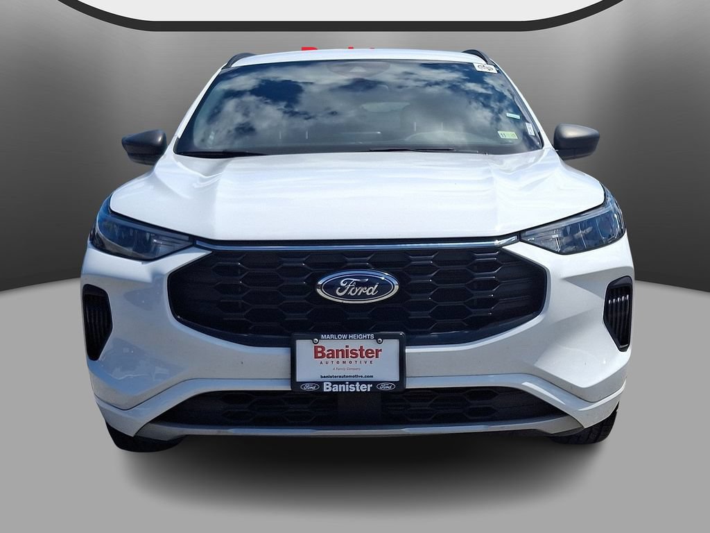 Used 2023 Ford Escape ST-Line AWD/4WD image 2