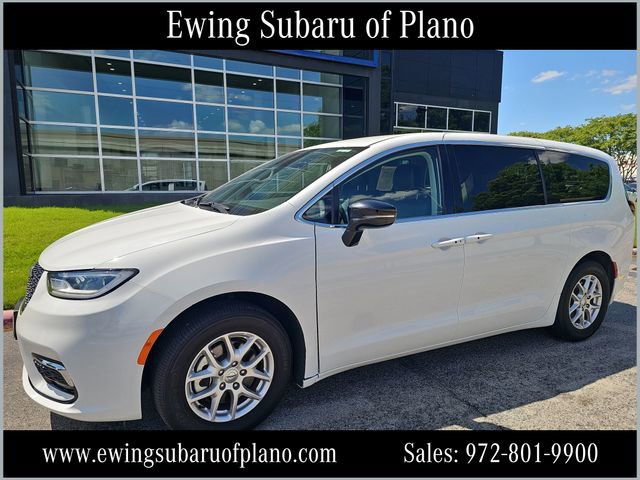 Used 2024 Chrysler Pacifica Touring-L image 1