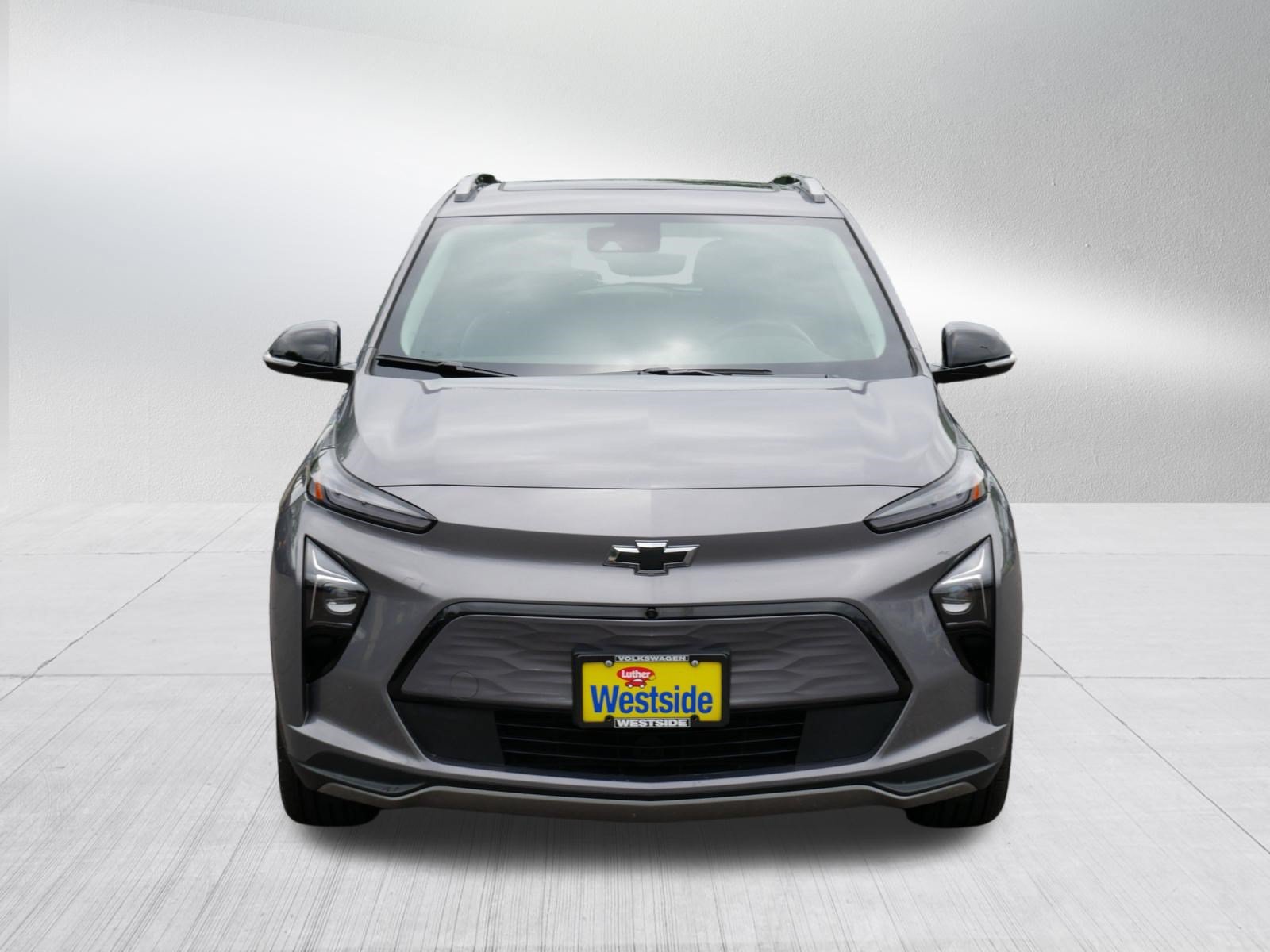 Used 2023 Chevrolet Bolt EUV Premier w/ Sun & Sound Package FWD video 2