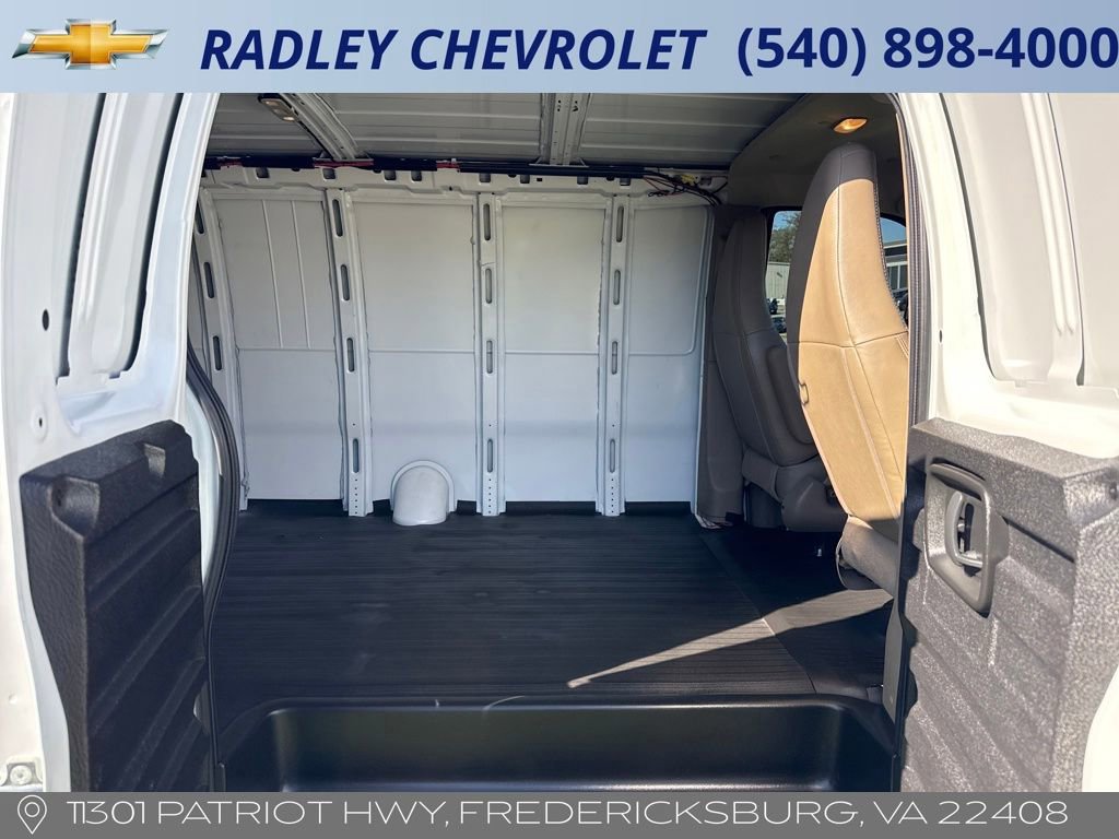 Used 2022 Chevrolet Express 2500 Extended image 11