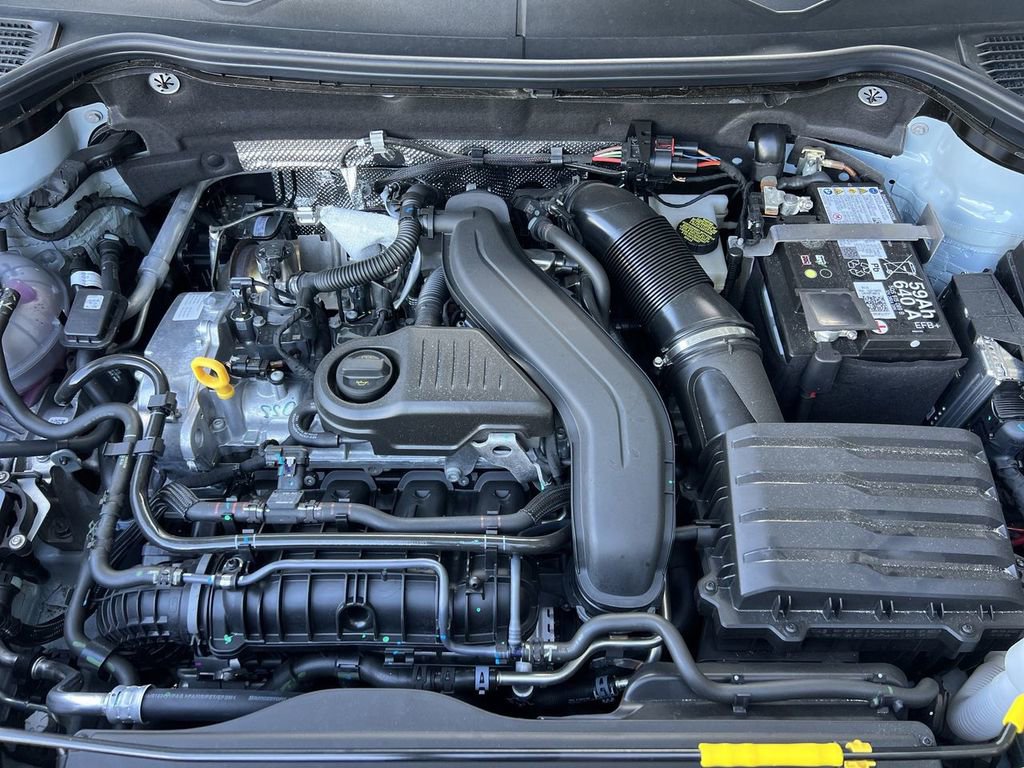 Used 2025 Volkswagen Taos SE w/ Panoramic Sunroof Package image 28