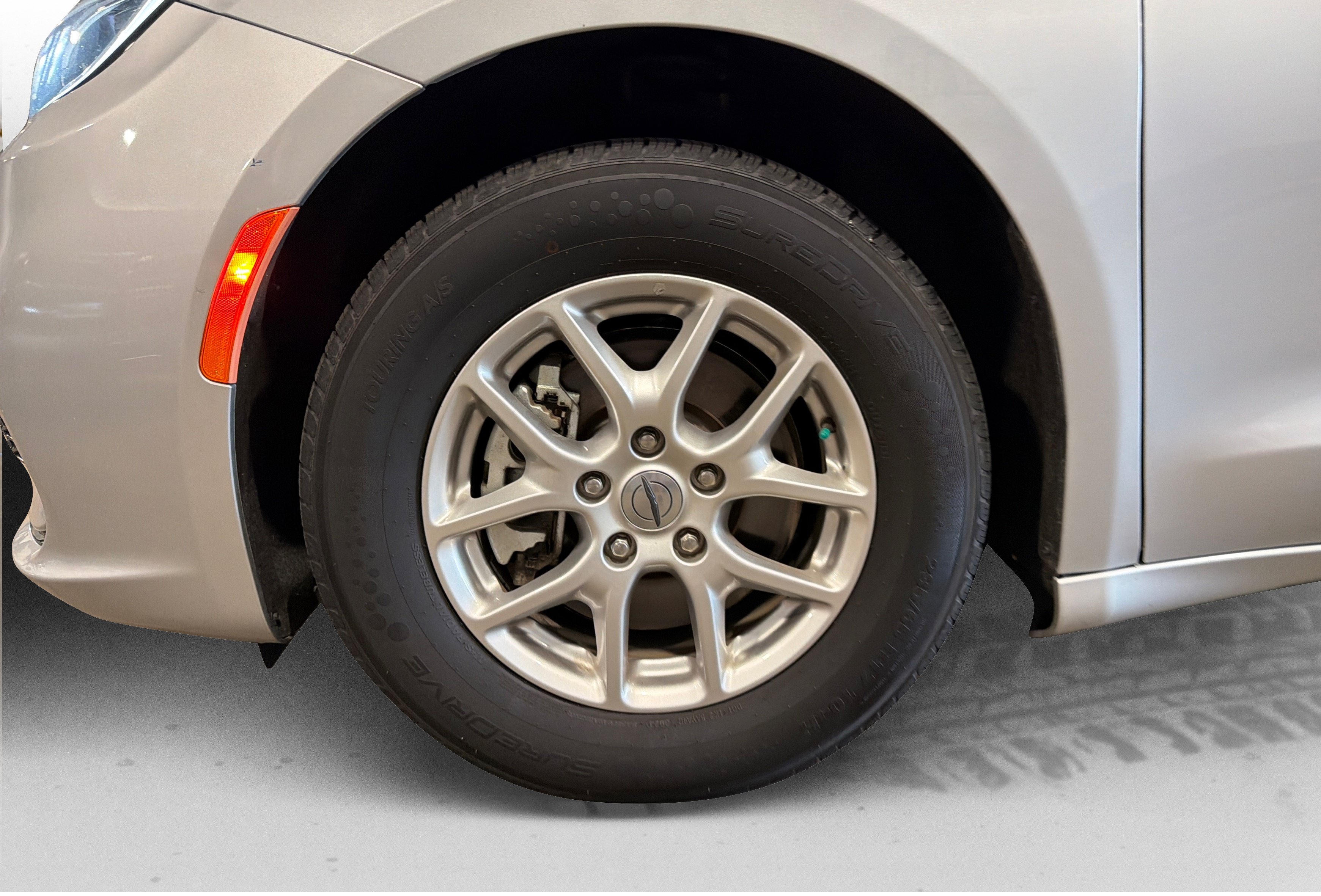 Used 2023 Chrysler Pacifica Touring-L FWD image 50
