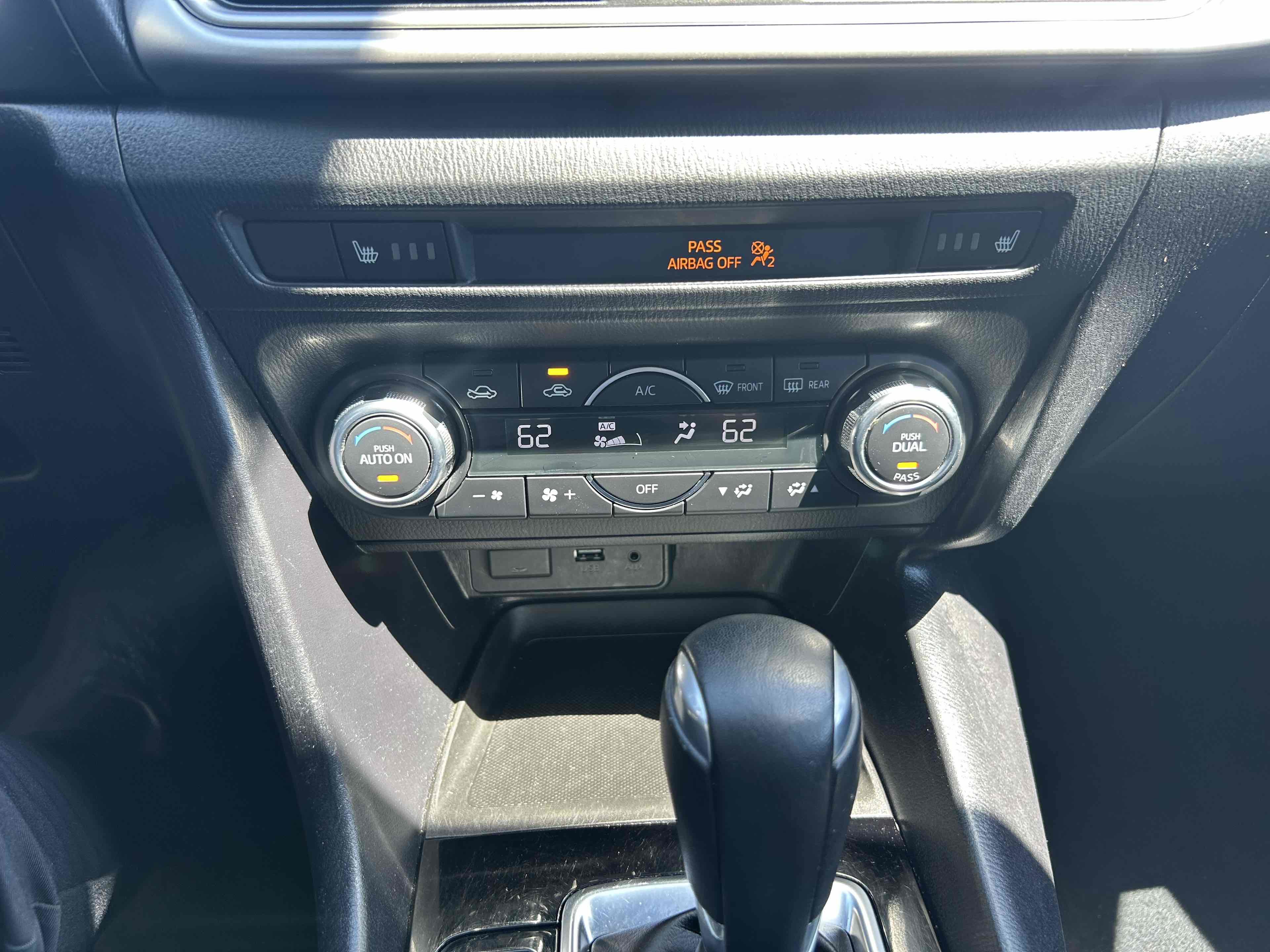 Used 2018 MAZDA MAZDA3 Touring image 17