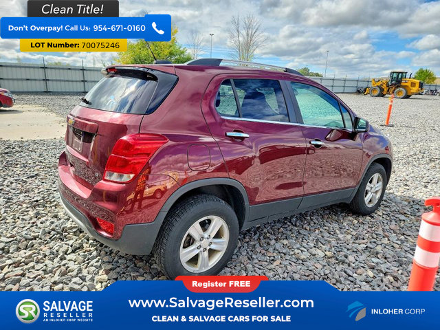 Used 2017 Chevrolet Trax LT w/ LT Convenience Package AWD/4WD image 4