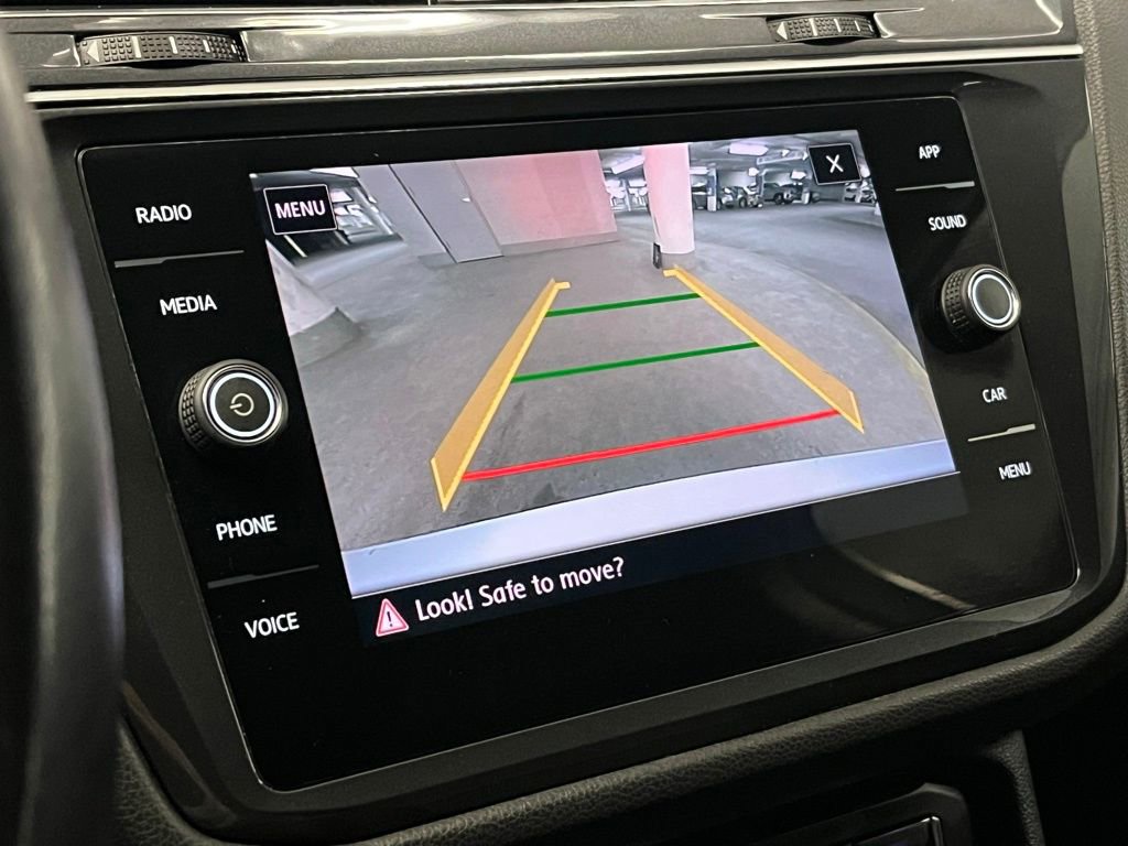 Used 2018 Volkswagen Tiguan SE w/ Panoramic Sunroof Package image 25