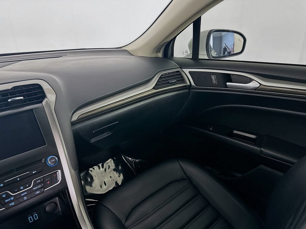 Used 2020 Ford Fusion SEL FWD image 30