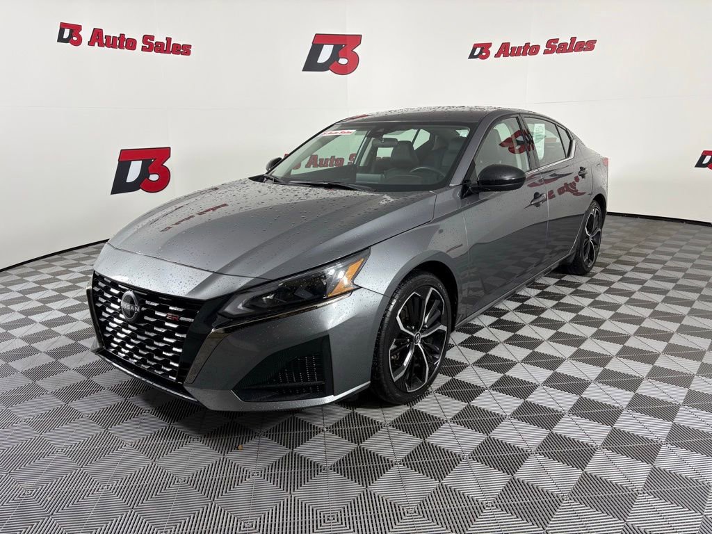 Used 2025 Nissan Altima 2.5 SR image 2