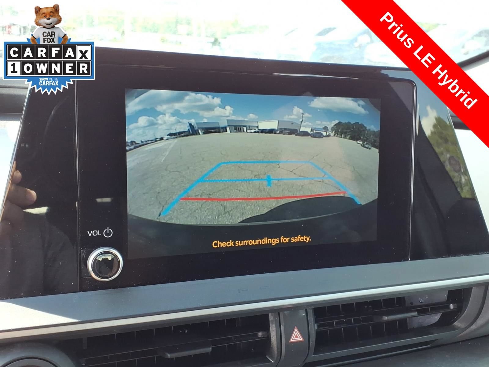 Used 2024 Toyota Prius LE FWD image 17