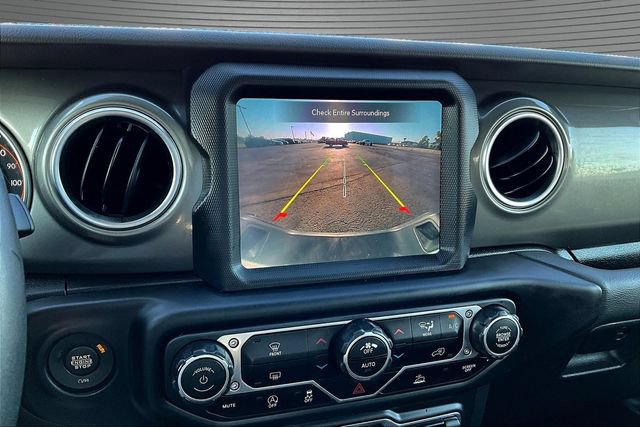 Used 2023 Jeep Gladiator Overland AWD/4WD image 15