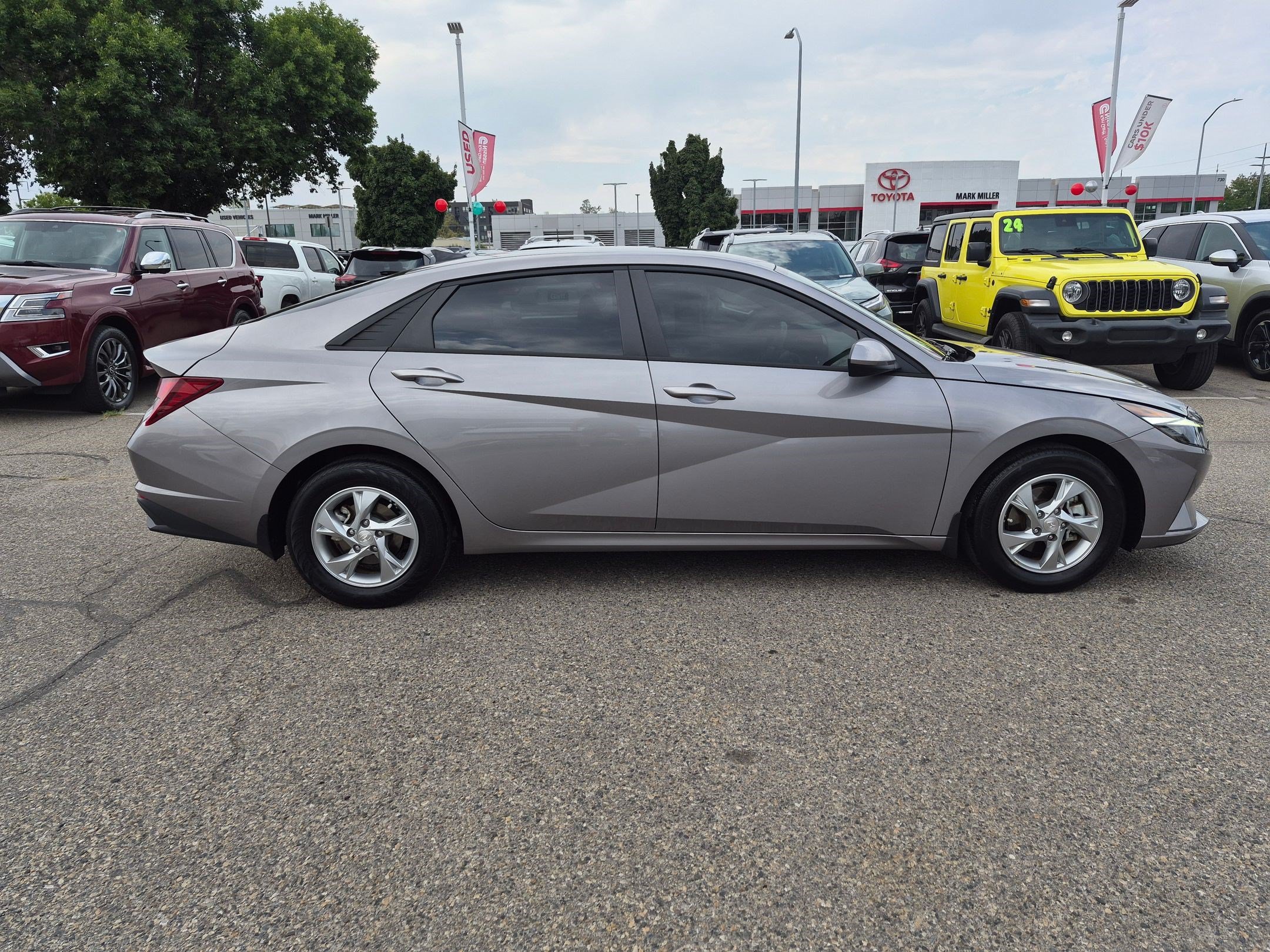 Used 2023 Hyundai Elantra SE FWD image 2
