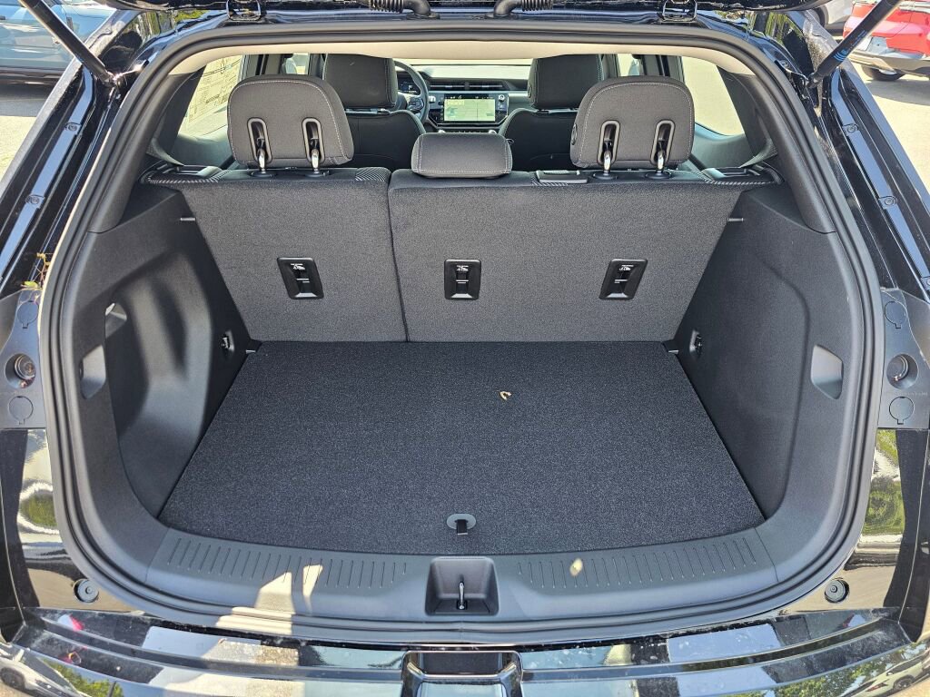 New 2027 Chevrolet Bolt LT w/ Comfort Package FWD image 22