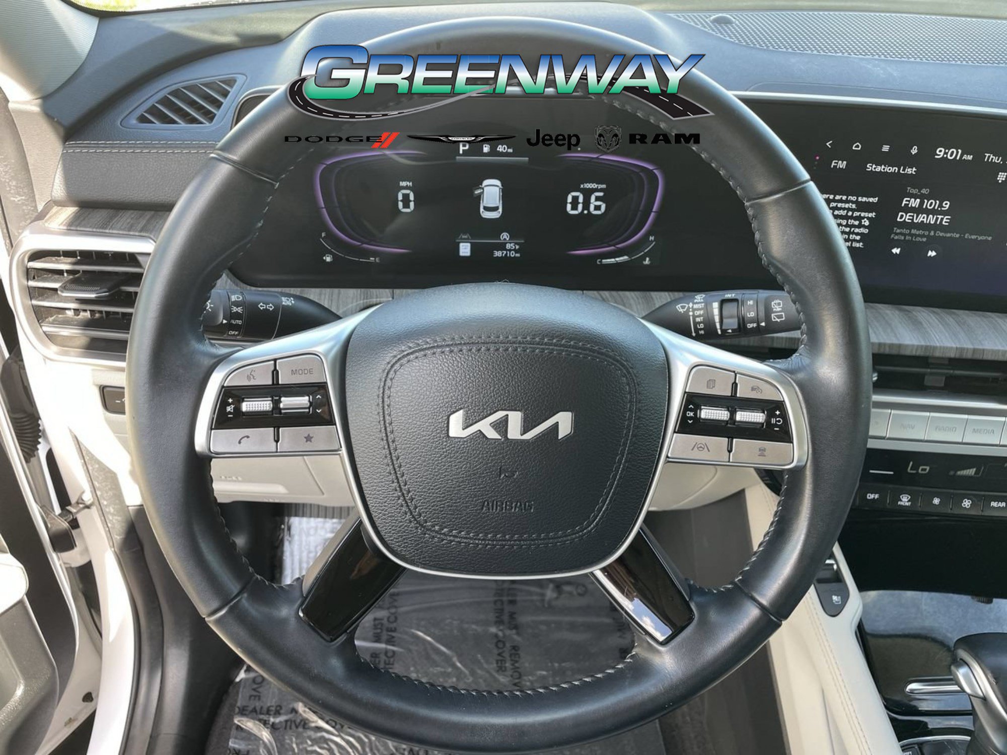 Used 2024 Kia Telluride EX w/ EX Captain's Chair Package FWD image 30