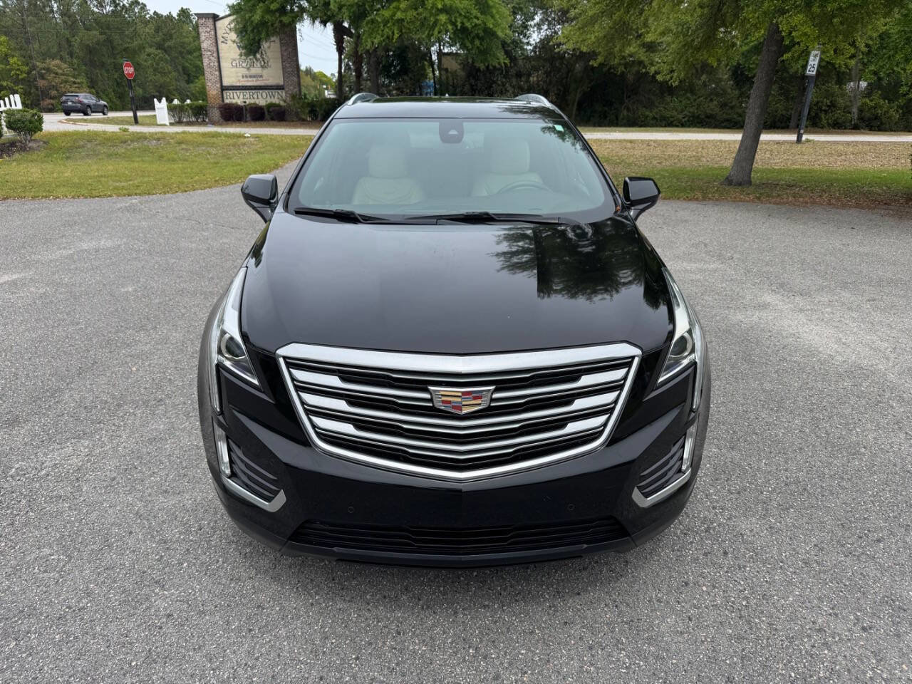 Used 2017 Cadillac XT5 Luxury w/ Driver Awareness Package image 4
