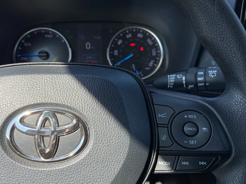 Used 2020 Toyota RAV4 XLE w/ Carpet Mat Package AWD/4WD image 24