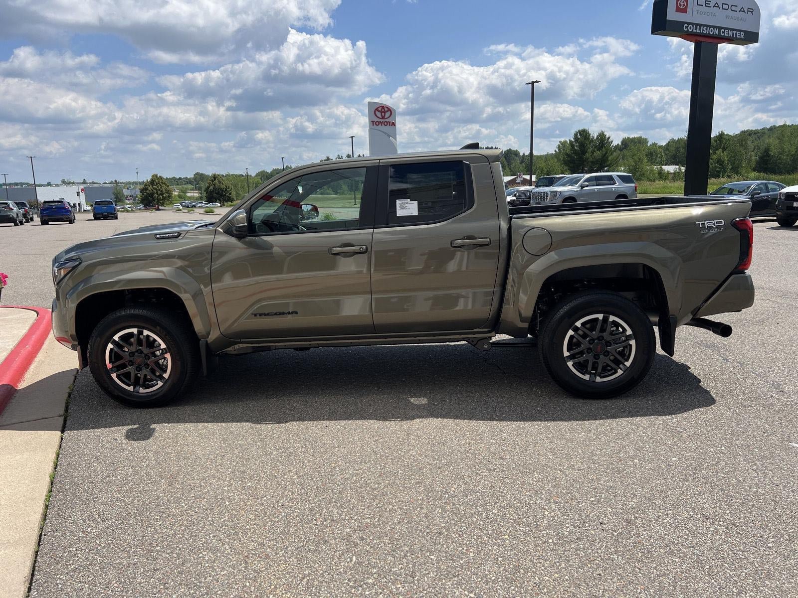 Used 2026 Toyota Tacoma TRD Sport w/ TRD Sport Upgrade Package AWD/4WD image 11